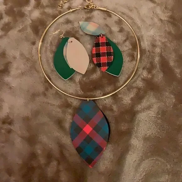 Reversible Plaid Earring Set - Picture 3 of 4